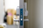 【この扉には設置できる?】現地調査ではどんなことを確認するの?調査例をご紹介します